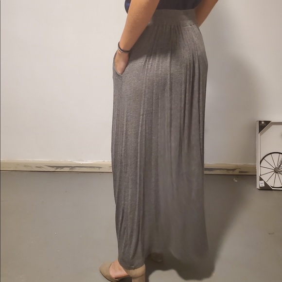 Maxi skirt with pockets - Picture 2 of 4